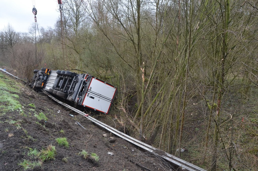 VU LKW umgestuerzt A 3 Rich Frankfurt AS Koenigsforst P299.JPG - Miklos Laubert